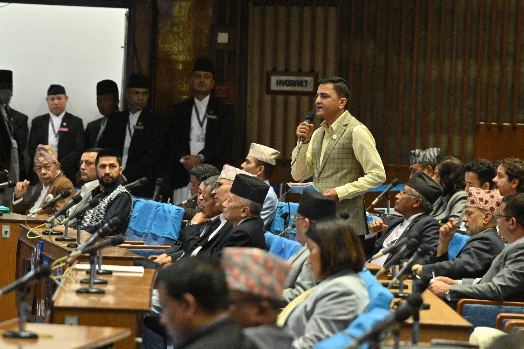 प्रचण्डलाई योगेश भट्टराईको प्रश्न, दिउँसै ढाँट्‌ने ?